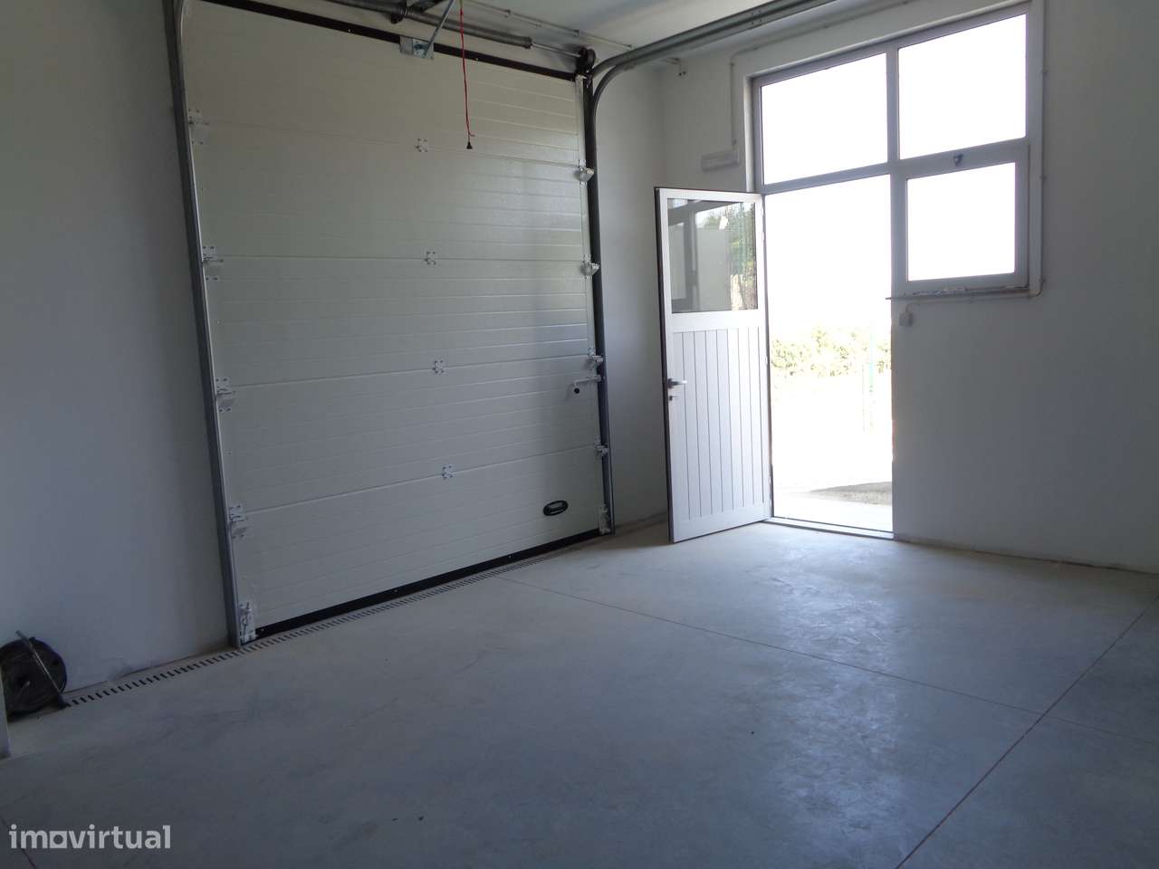 Aluga-se Armazém com 150m2 e Logradouro 200m2  comercio e serviços - Grande imagem: 5/16