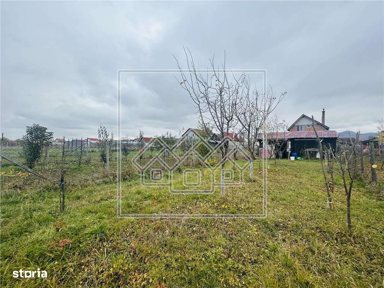 Casa la rosu, in Cristian, teren de 577 mp -pretabil pentru investitii - Imagine principală: 5/14