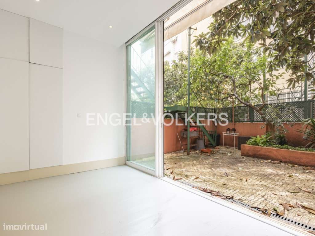 Apartamento T2+1 com jardim perto da Praça do Marquês de Pombal - Grande imagem: 2/28