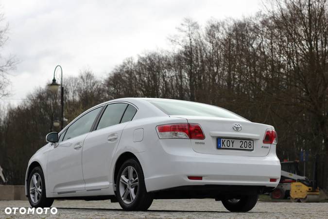 Toyota Avensis 2.0 Premium - 9