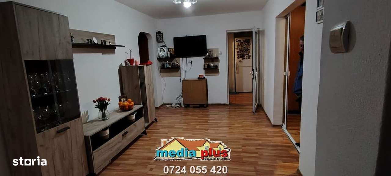 Vânzare apartament 3 camere, etaj 1, Micro 19 – mobilat complet-0