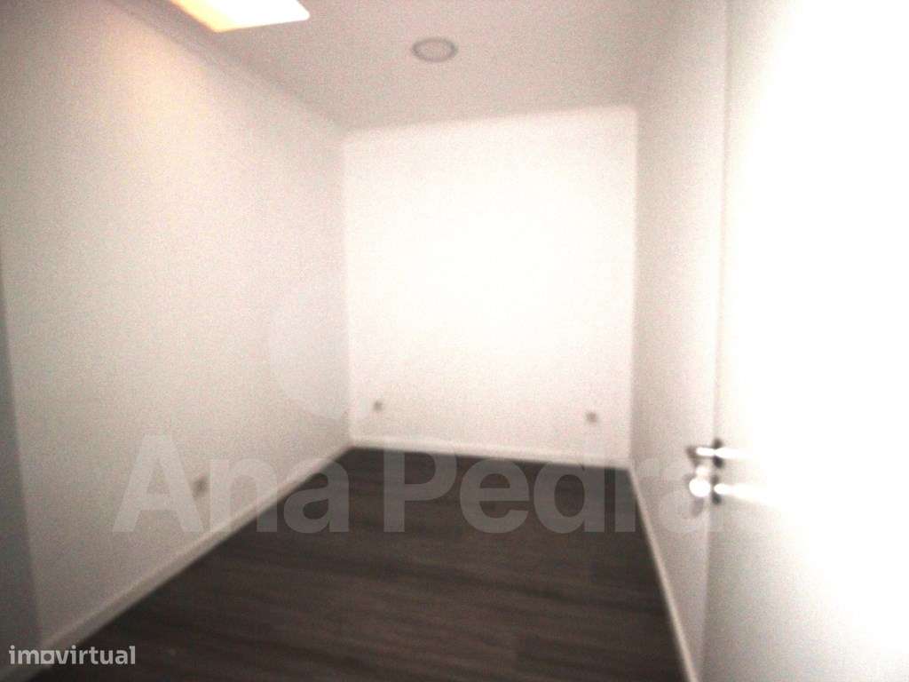 Moradia T2 Totalmente Reconstruída em Sarilhos Pequenos - Moita-8