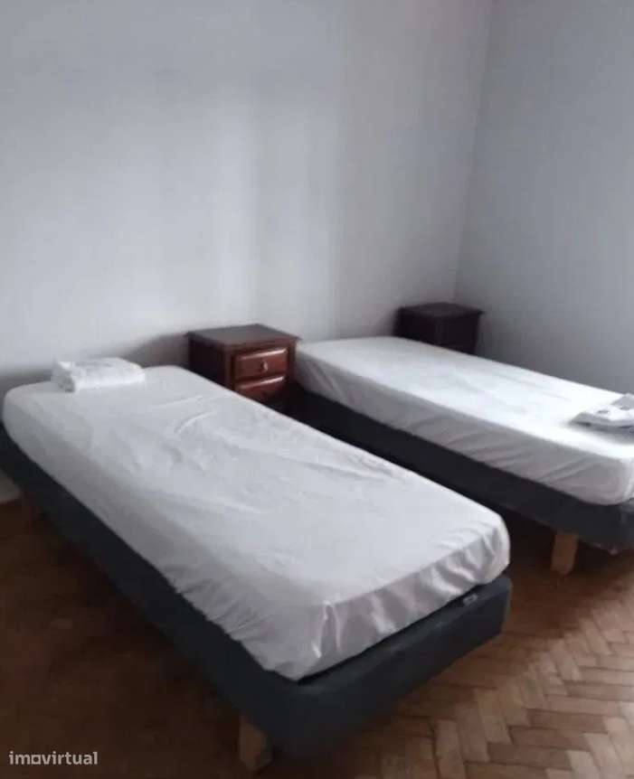 Excelente Apartamento de 4 assoalhadas sito nas Avenidas Novas-10