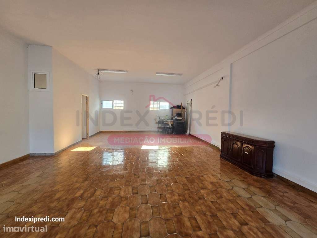 Investidores - Excelente loja com muita luz natural. - Arrendado-20