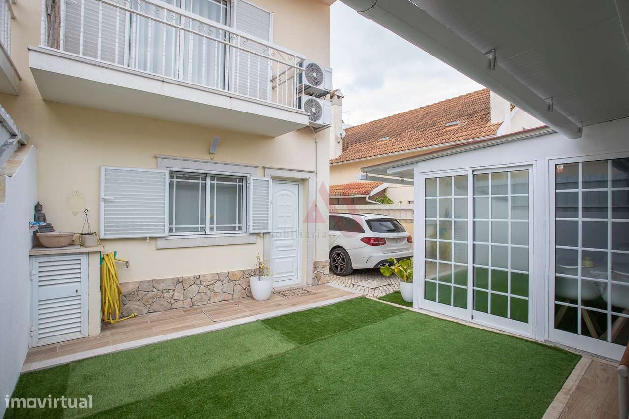 Moradia T3 com Sótão, Terraço e Espaço Exterior | Quinta do Conde - Grande imagem: 5/34