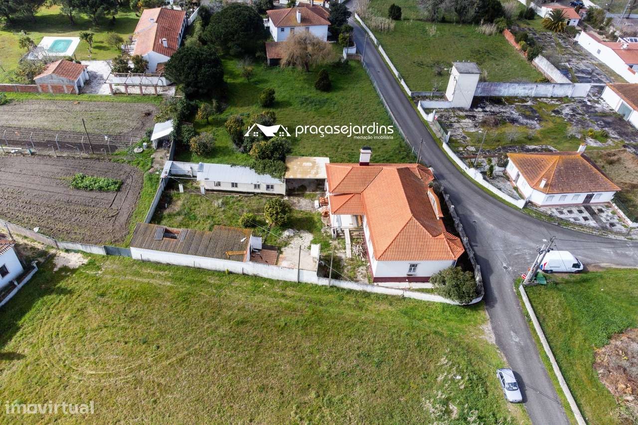 Moradia T3 com História, Conforto Moderno e Proximidade à Praia-37