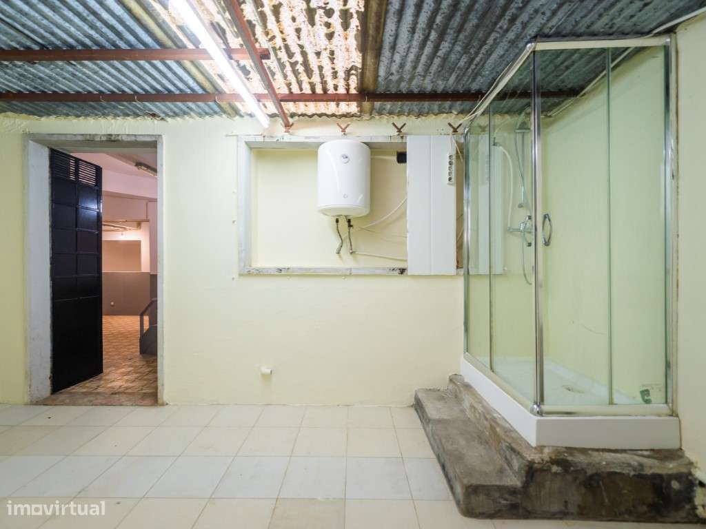 Loja para Investimento ou Comércio - Falagueira, Amadora-35