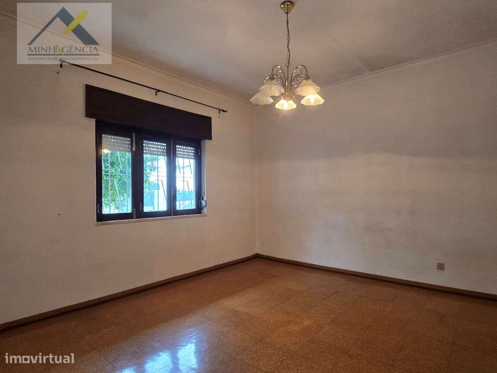 Moradia isolada com garagem na Quinta do Conde-7