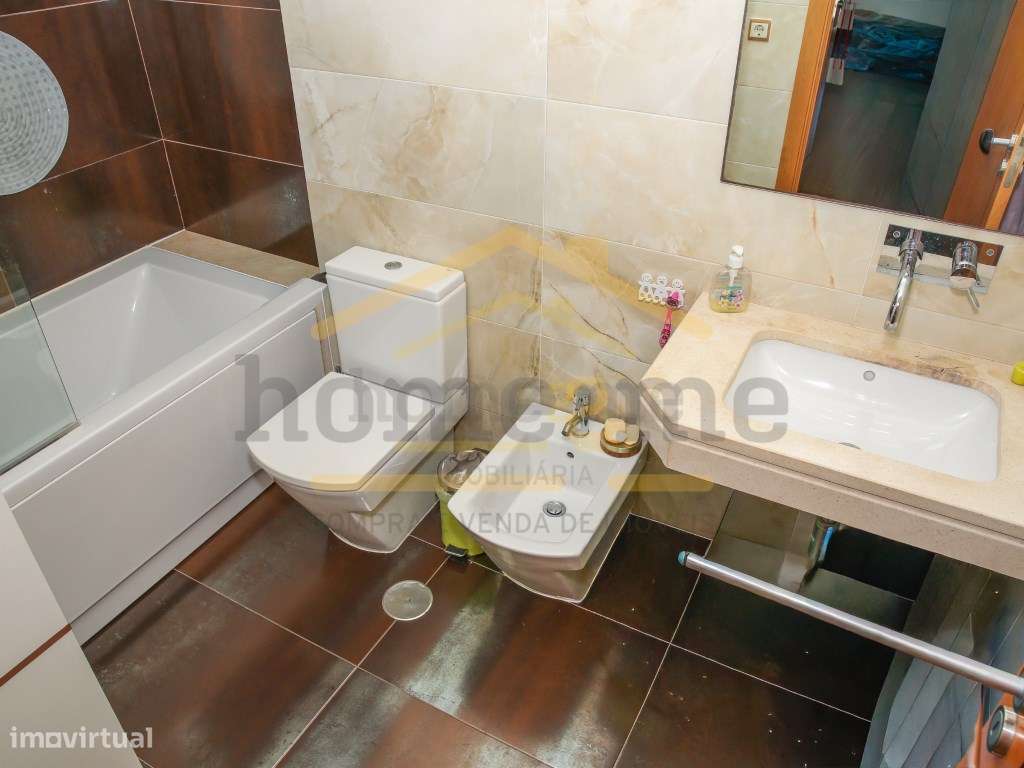 Fantástico Apartamento T3 com box e generosas áreas-17