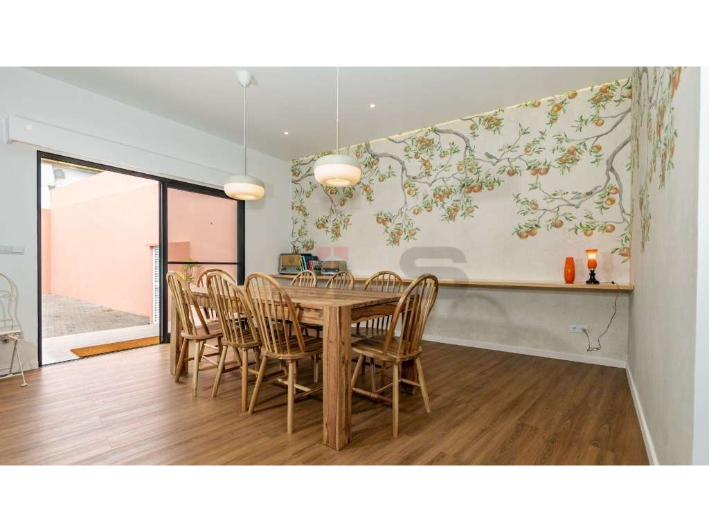 Moradia V4 com Apartamento T1 Anexo, Totalmente Remodelada - Centro...-14