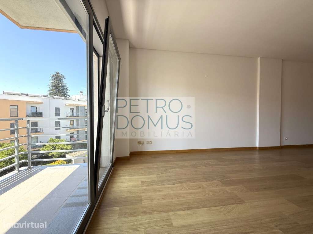 APARTAMENTO T2 EM CONDOMÍNIO PRIVADO COM PISCINA EM BENFICA - Grande imagem: 5/37