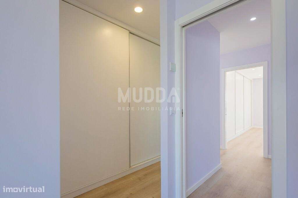 Moradia T4 com Design Contemporâneo e Acabamentos Premium-18