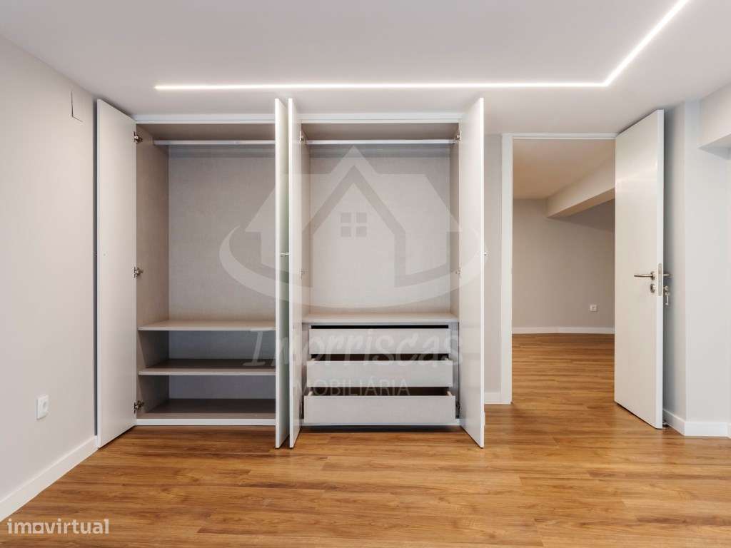 T3 Duplex Remodelado com Entrada Independente no Centro de Sacavém-35
