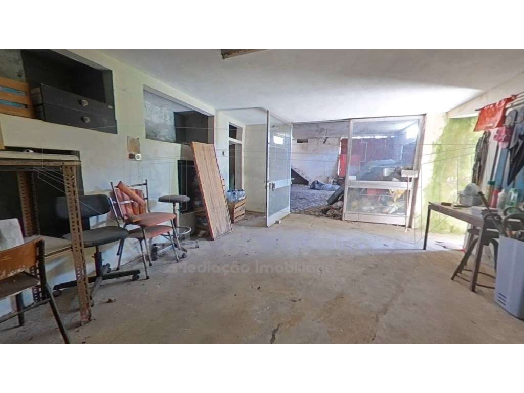 Quinta com 5.000 m2 e casa habitação T5 em Águeda-37