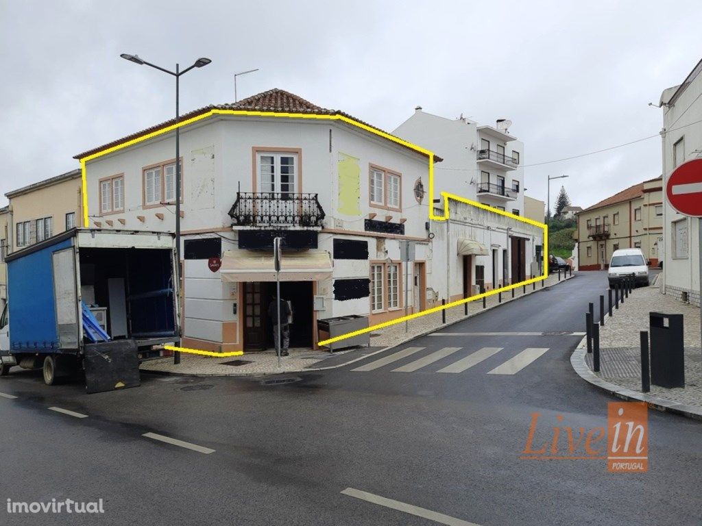 Restaurante com habitação e outros Espaços no Centro da M...