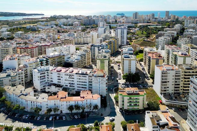 Apartamento T4 Completamente Renovado em Portimão-0