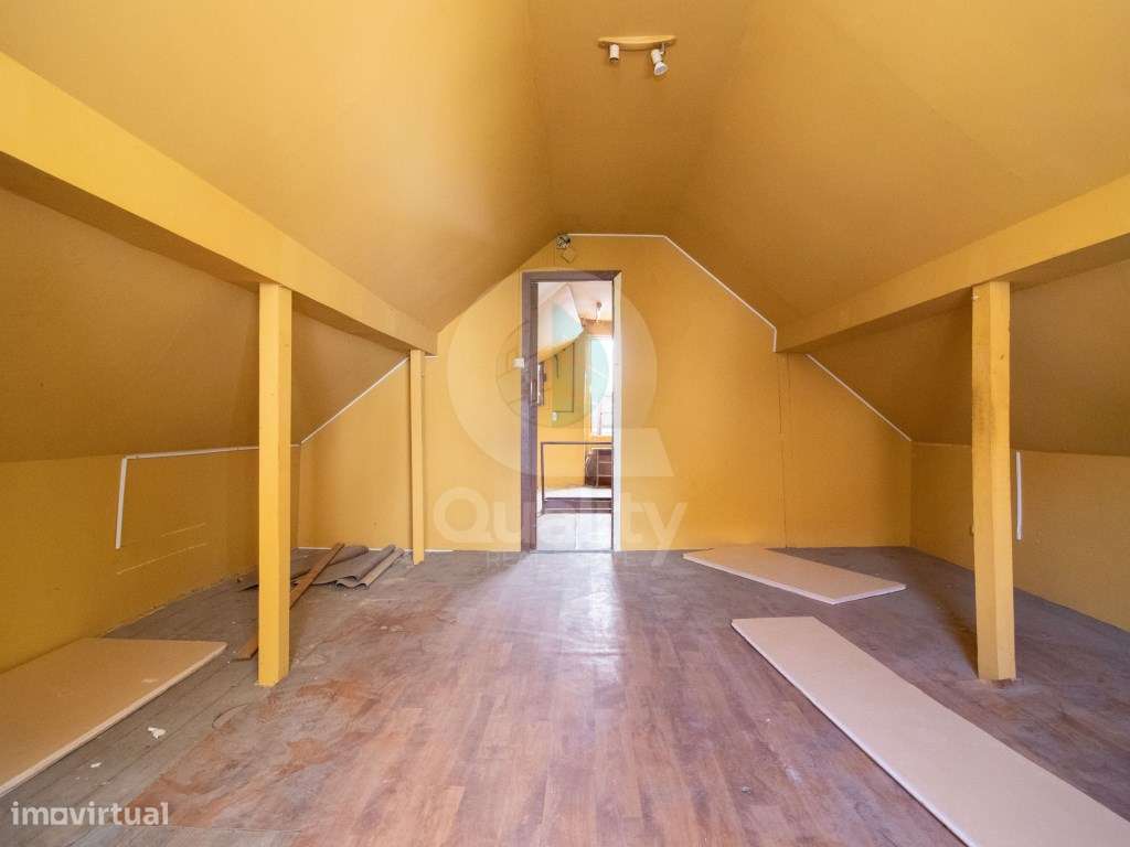 MORADIA T2 DUPLEX COM PROJECTO, NO CENTRO DO BARREIRO-7