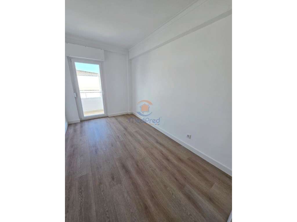 Apartamento T3 Totalmente Remodelado | Camarate, Loures-25