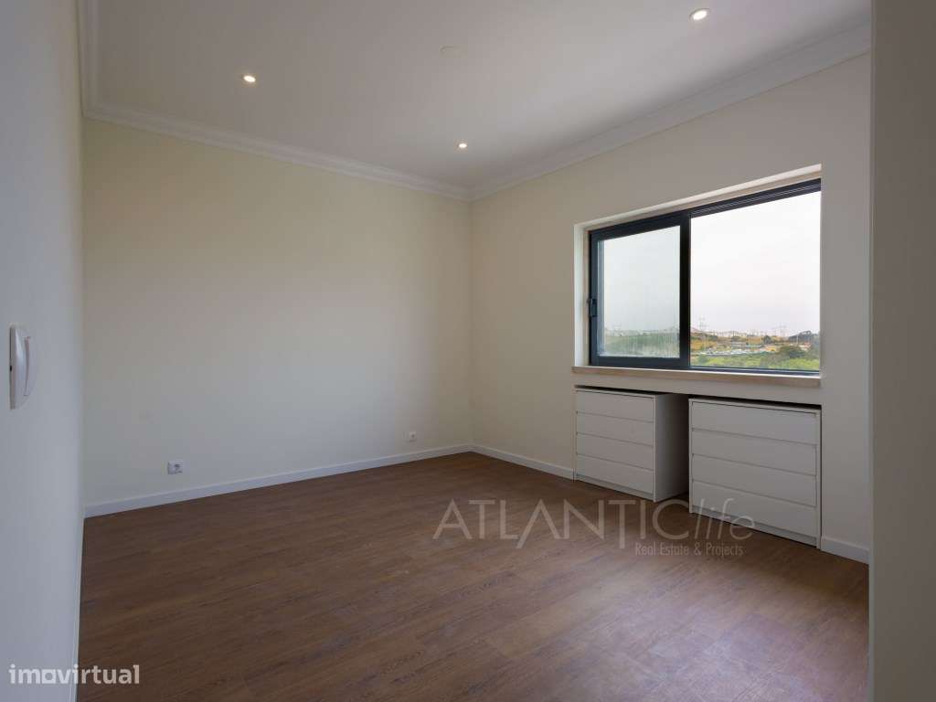 Moradia T3 Amadora com Excelentes Áreas e Espaço Exterior-13