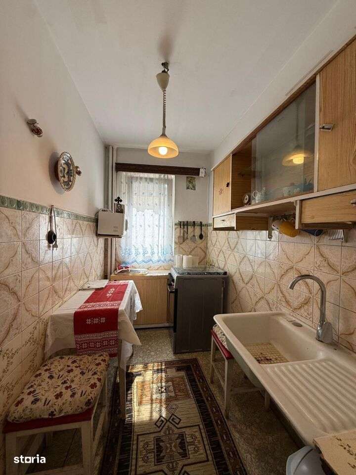 2 Camere Decomandat Metrou la 8 Minute-12