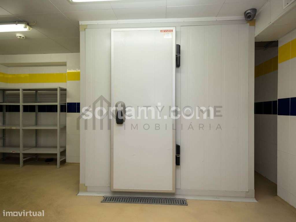 Espaço Comercial de 425m² no Coração de Faro-40