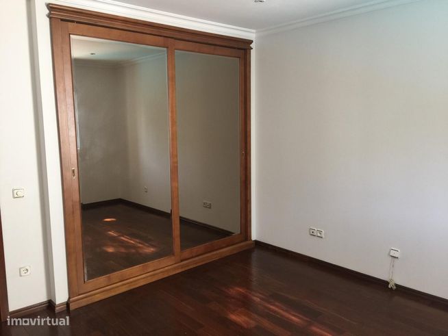 Excelente Moradia T5 em São Bernardo-7