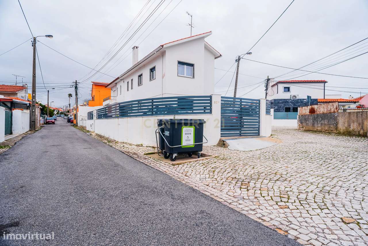 Arrenda-se T2 renovado em andar de Moradia , Muito Luminoso, com Terra - Grande imagem: 2/26