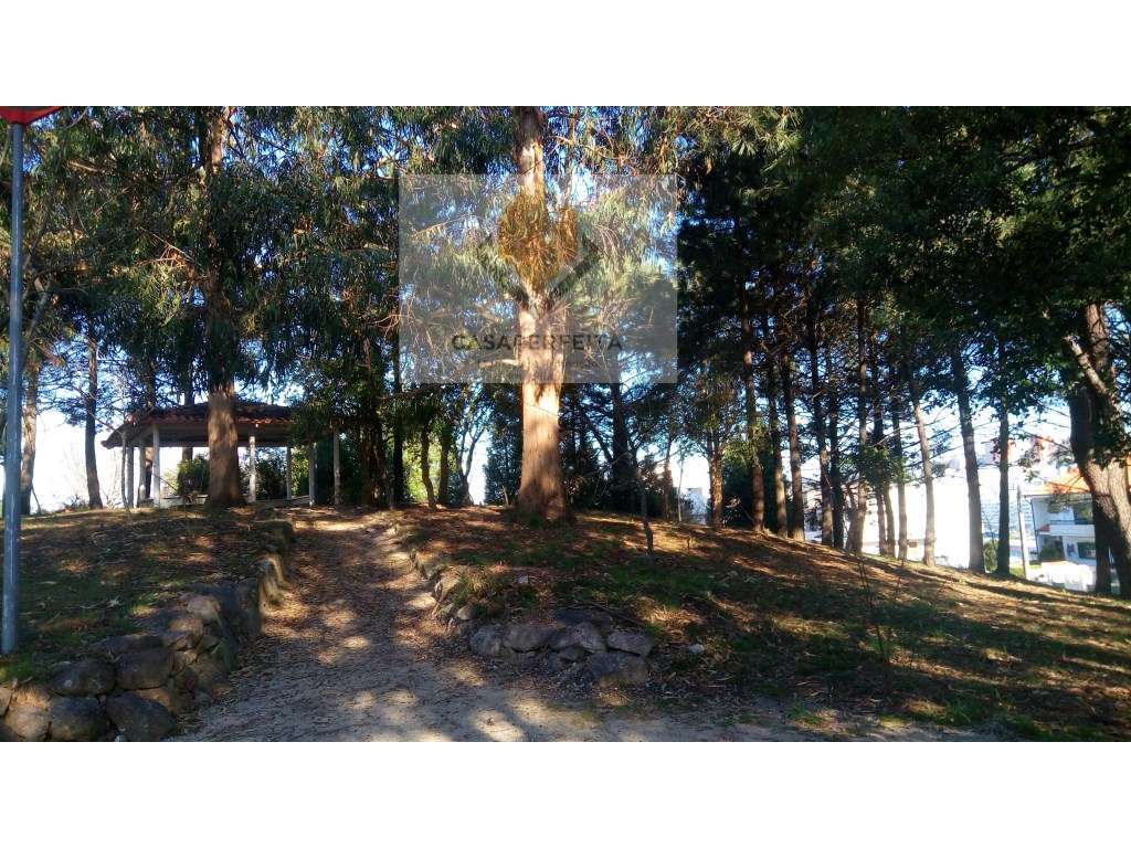 Terreno destinado a construção de moradia de 3 frentes - Pedroso (S... - Grande imagem: 4/8