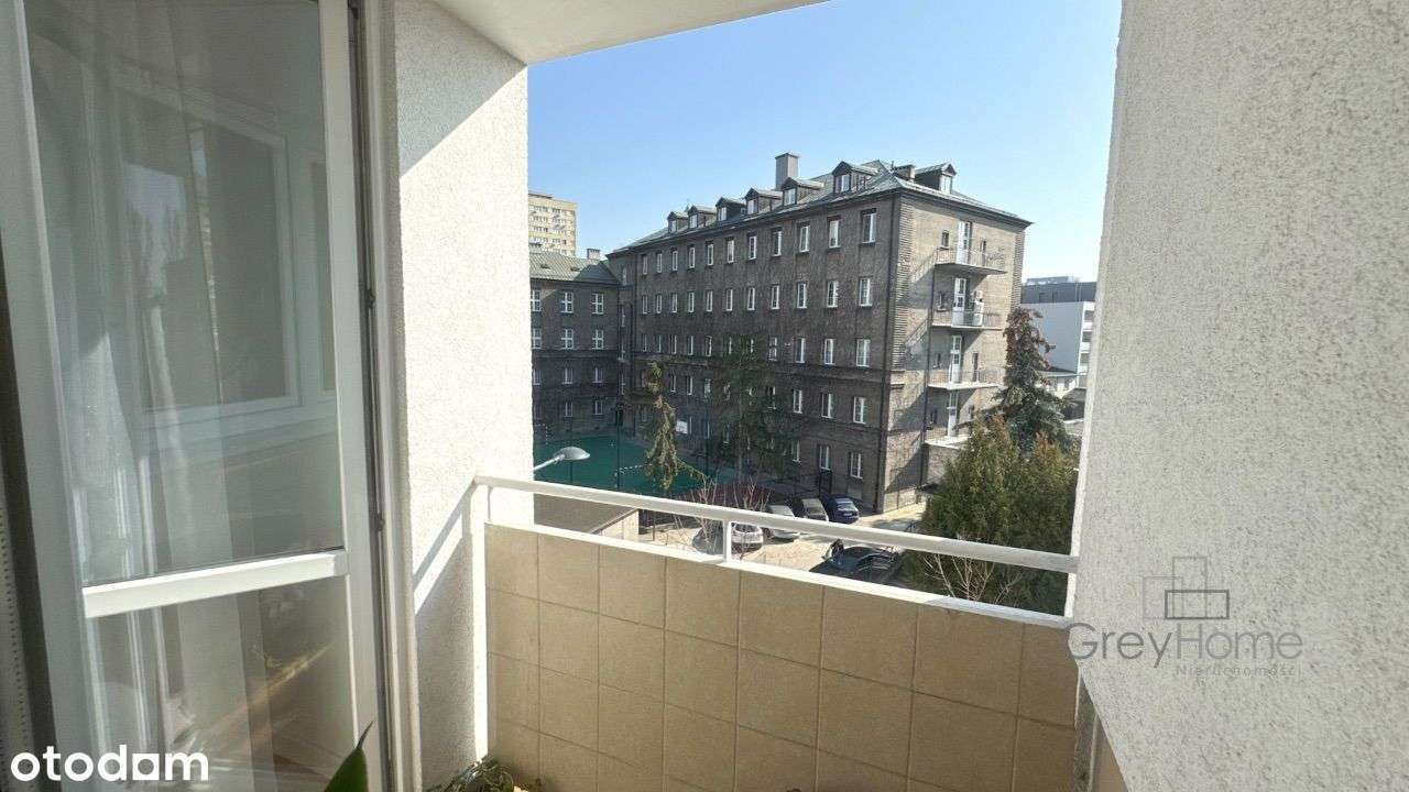 Trzypokojowe mieszkanie przy Łazienkach.-8