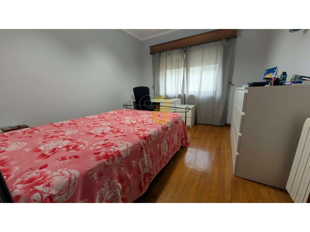 Moradia de 4 Frentes | 320 m² de Construção | Terreno com 496 m² | ...-13