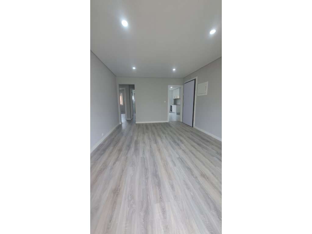 Apartamento T2 Almada Centro Recuperado-6