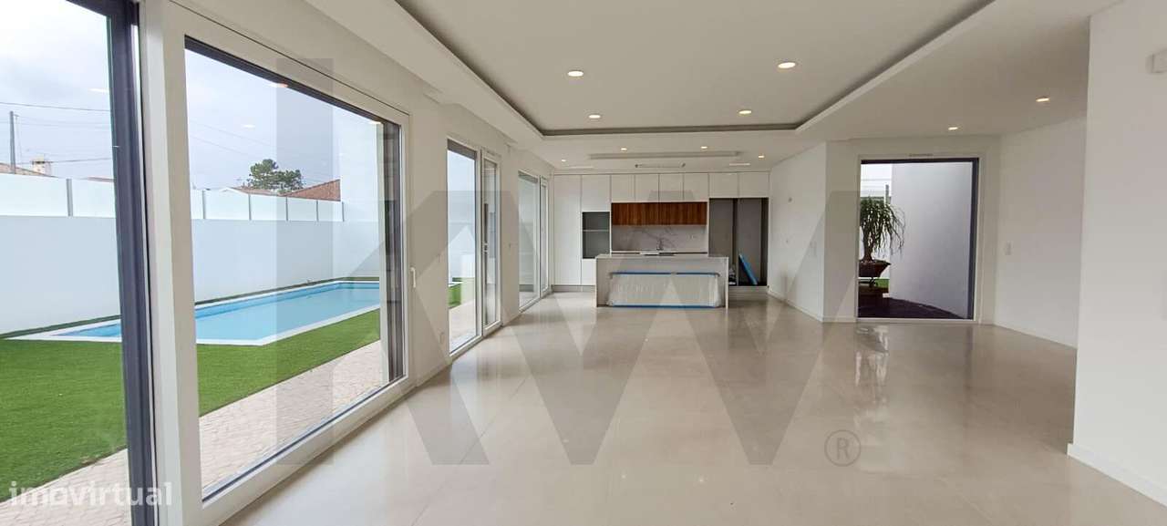 Moradia térrea e isolada T4, em Azeitão - Grande imagem: 4/37