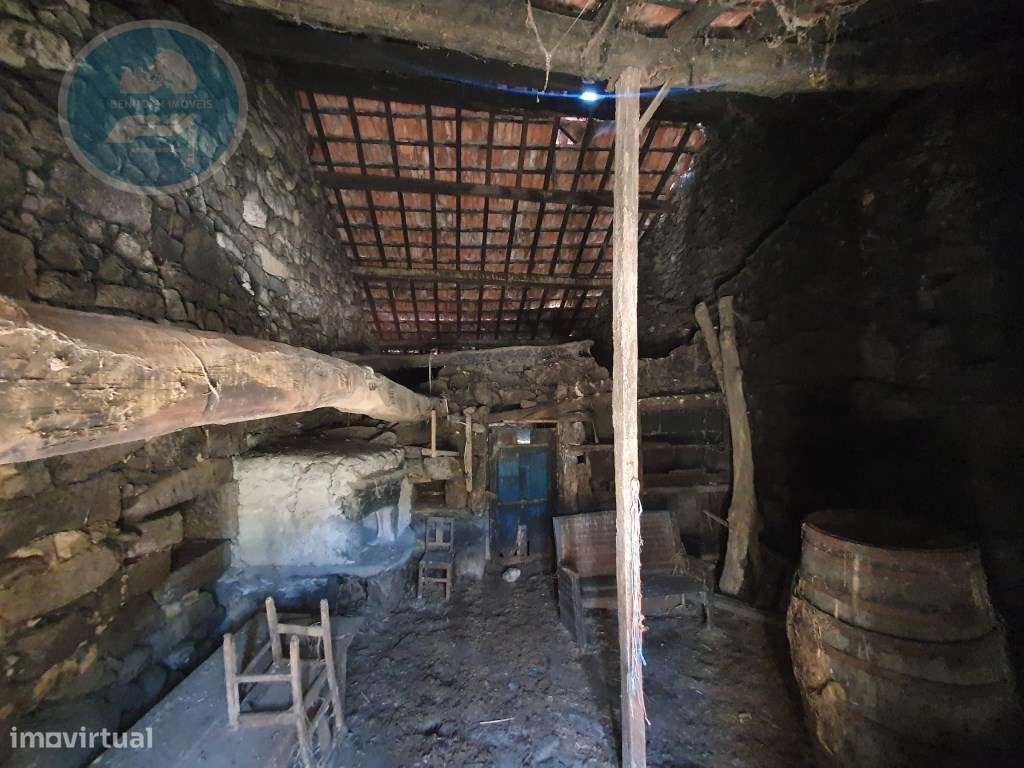Casa em pedra para restauro em Vila Boa- Cabeceiras de Basto-18