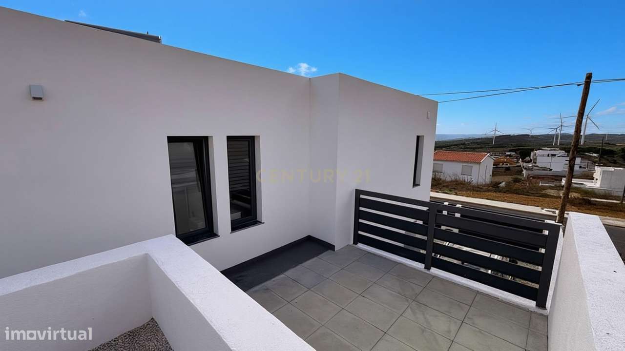 Moradia T3 + 1 com uma vista espetacular em Fonte Santa-30