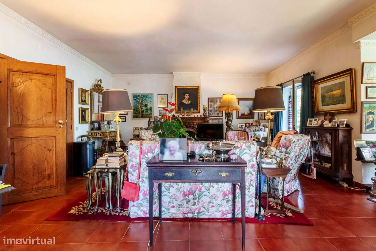 Moradia T6 c/ Terreno de 1600m2 c/ Piscina, Garagem e Anexos em Colare-42