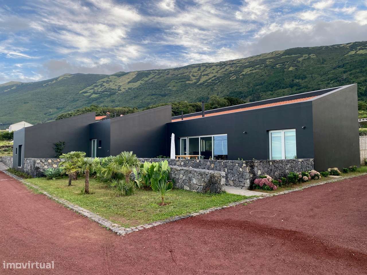 Moradia T3 contemporânea com jardim na Prainha, Ilha do Pico-34