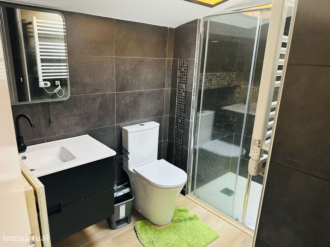 Moradia T3+T2 Bifamiliar para habitação própria ou investimento-19