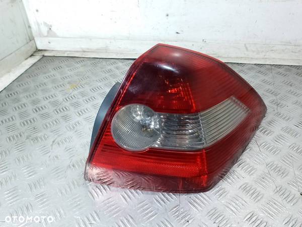 LAMPA TYLNA PRAWA RENAULT MEGANE II ( 02-09 ) SEDAN - 1