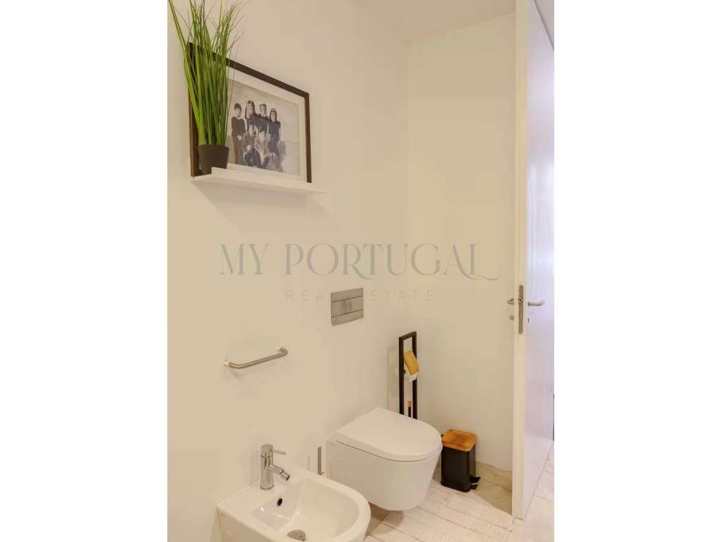 Refúgio de Design e Luz na Praça Dom Luís I - Onde o Rio encontra a...-21