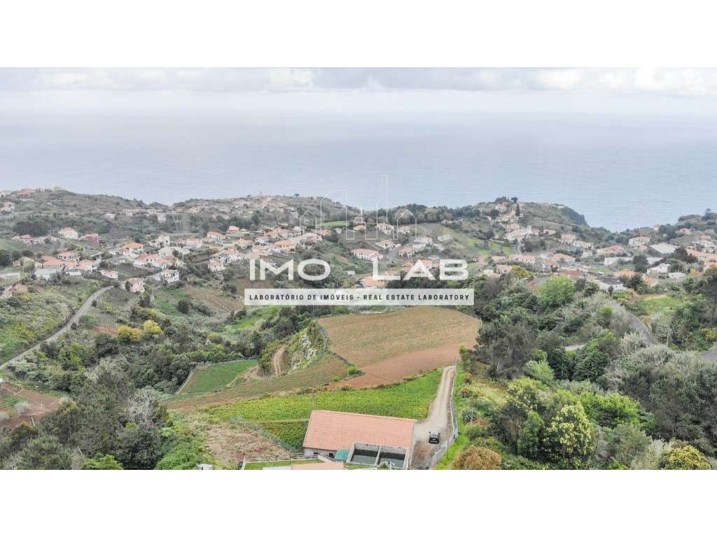 Armazém + 25.566m2 de Terreno Cultivado - São Jorge - Santana-10