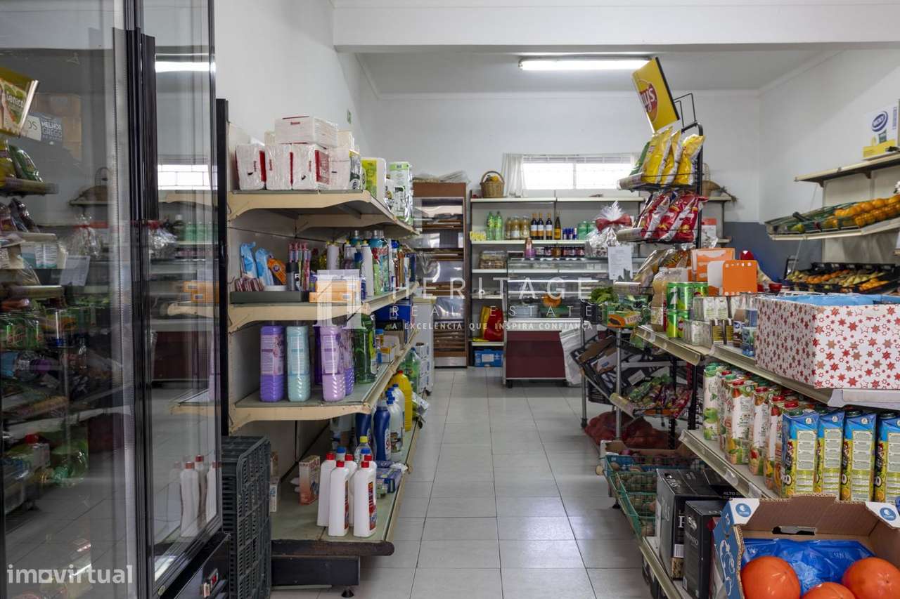 Oportunidade no Barreiro trespasse mercearia em funcionamento por 11.0-5