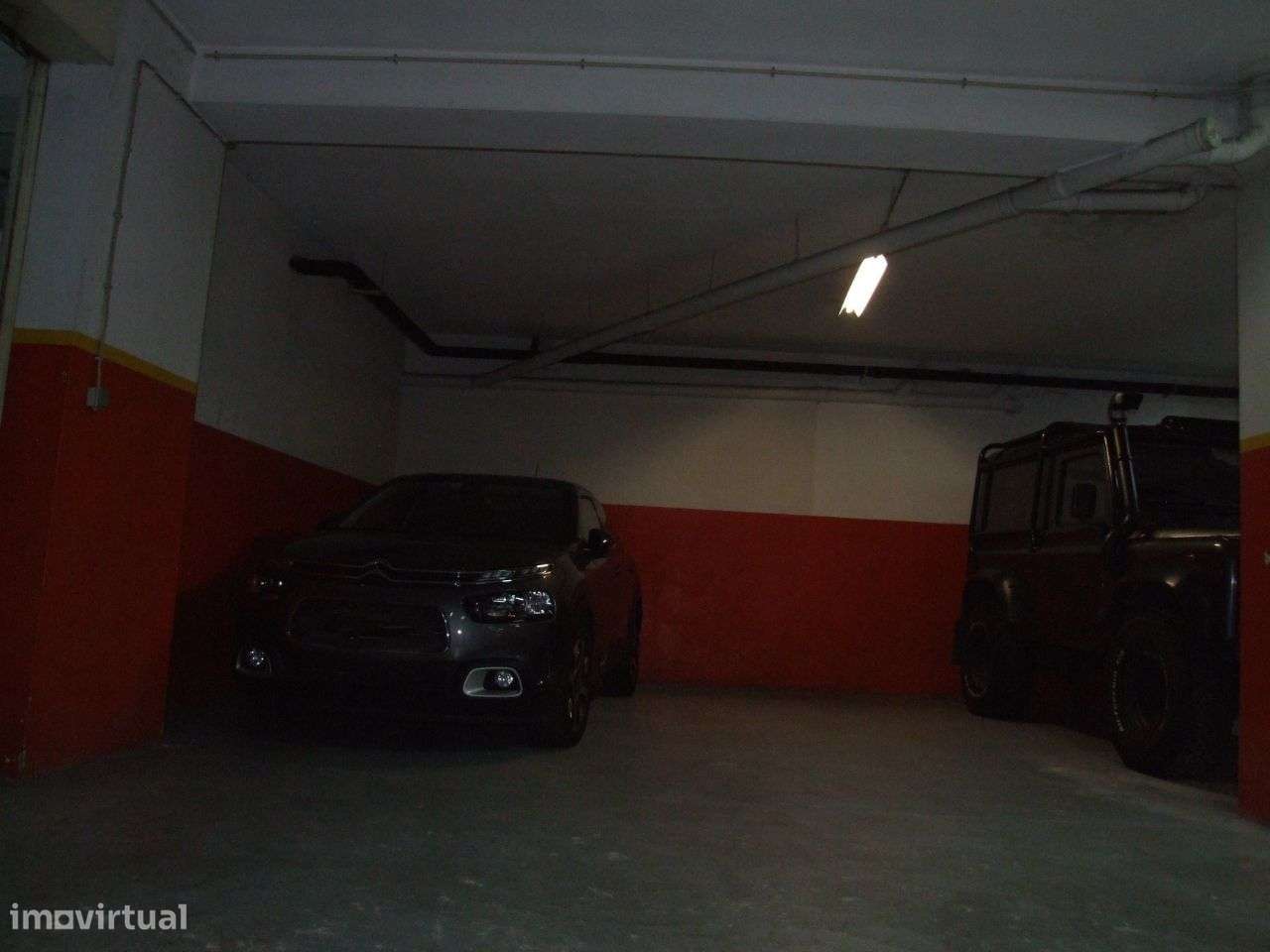 Armarém+ cave + 2 lugares de garagem- A 28-11