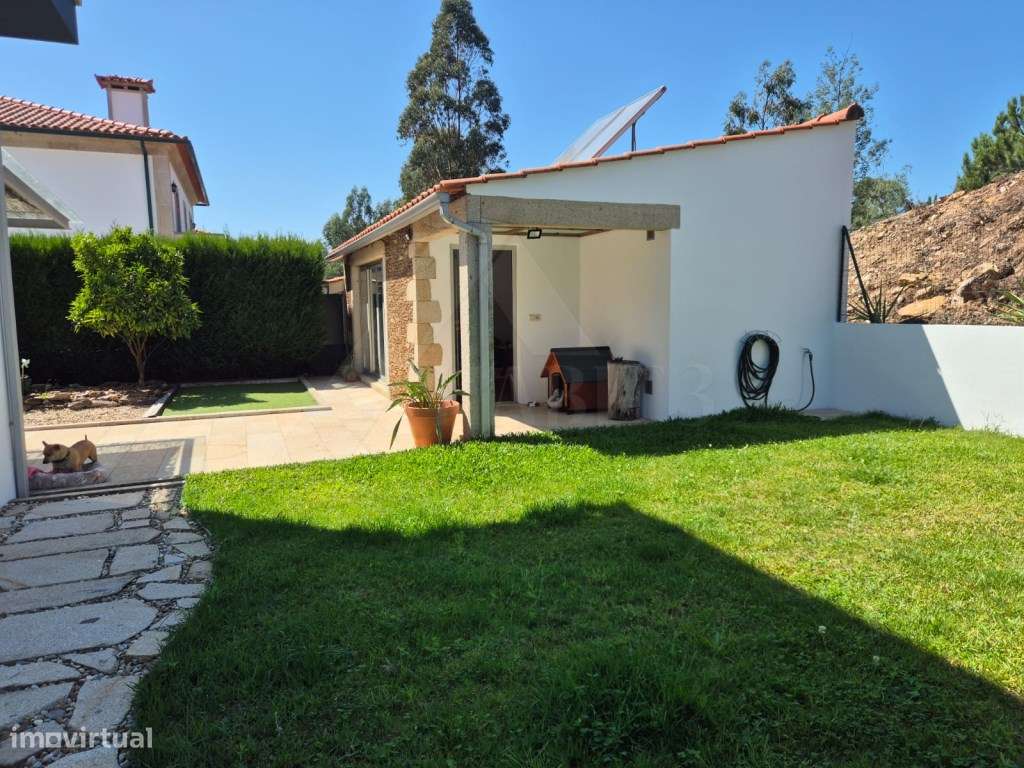 Moradia T4 com Suite, Jardim e Garagem - Centro de Ponte de Lima-56