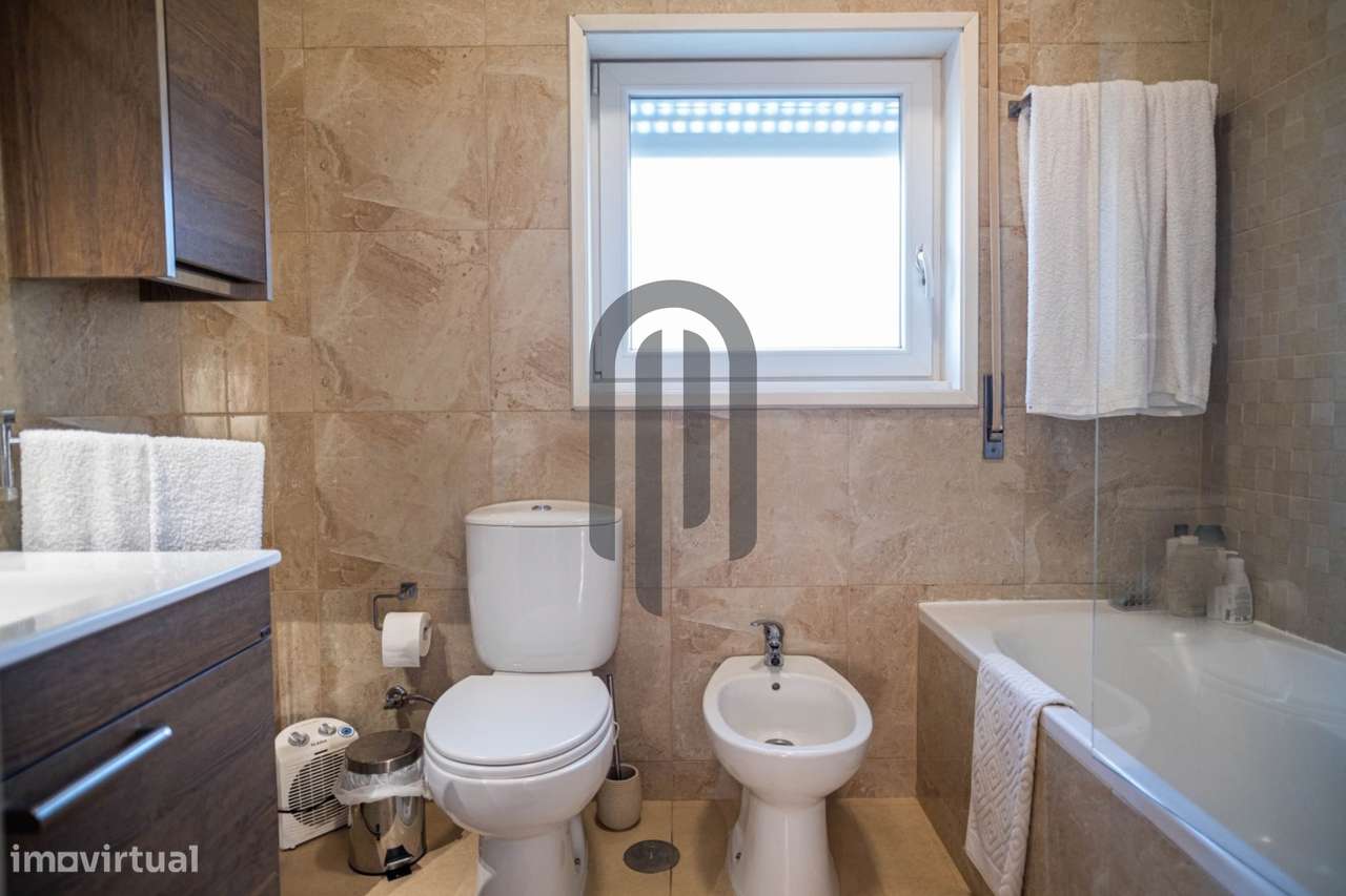 Moradia Bifamiliar com terreno com 1.500m2 em Esmeriz, Famalicão-10