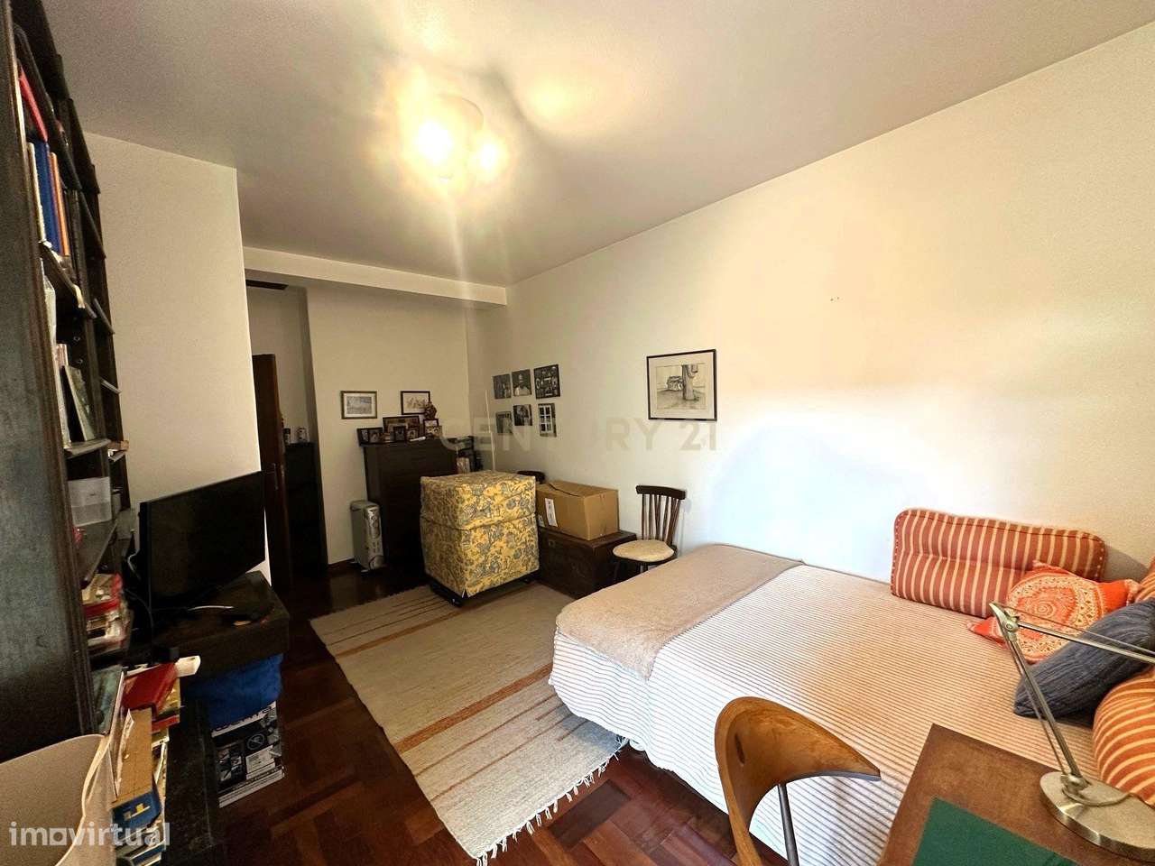 CAPARIDE-Moradia com 3 apartamentos independentes-33