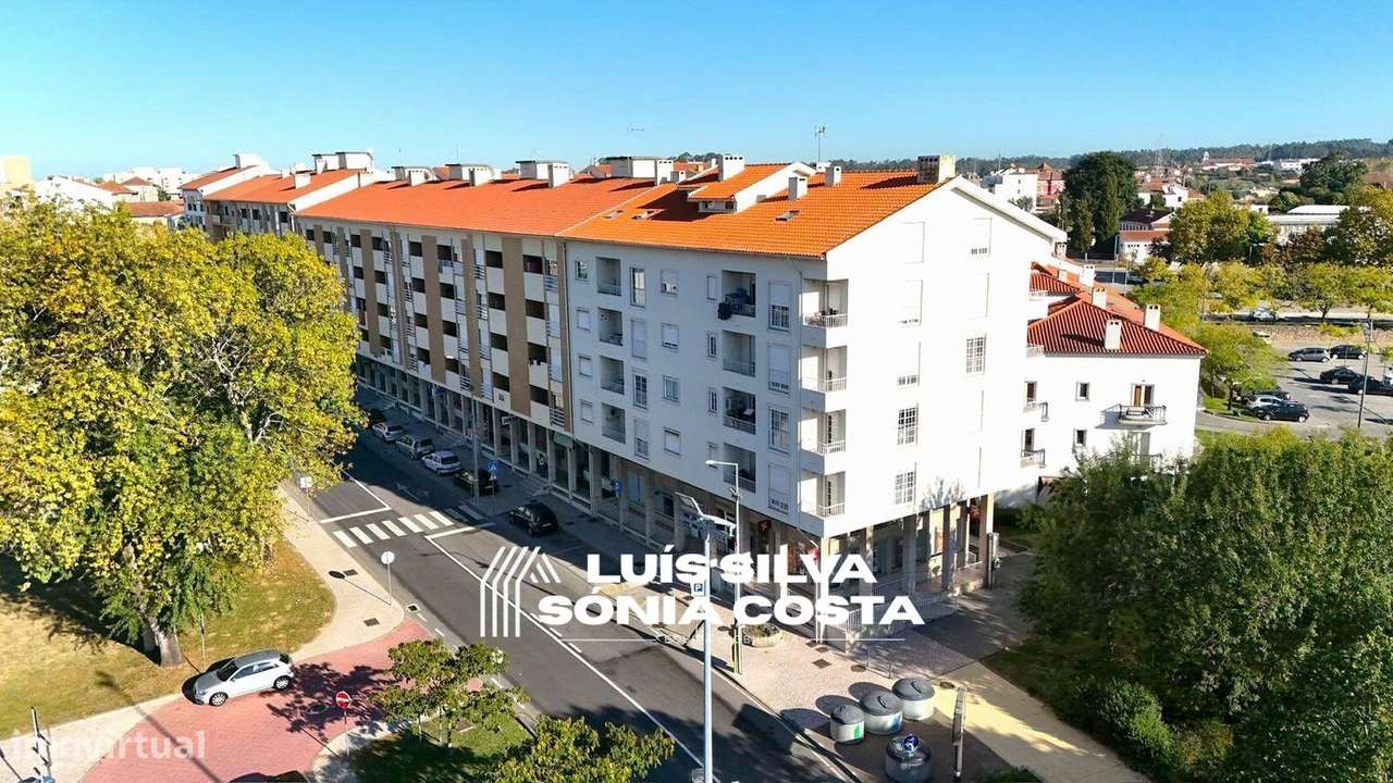 Apartamento T2 Remodelado c/ Varandas, Garagem & Elevador - Centro...-28