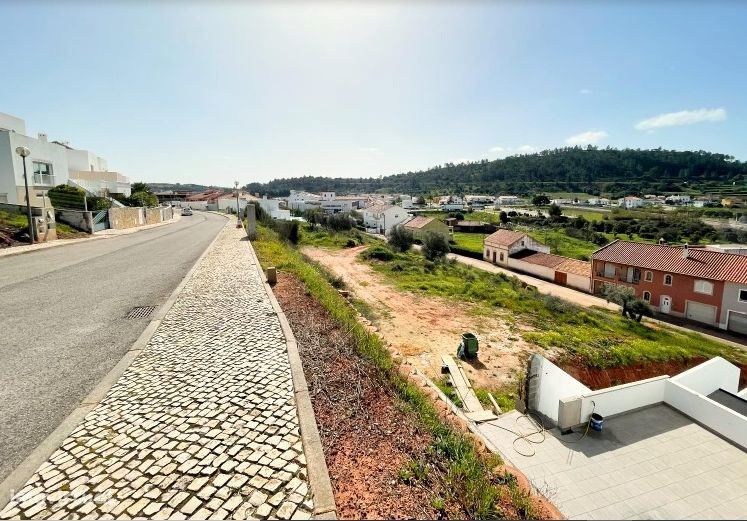 Lote de terreno destinado a construção, com 794m², situado em São B...
