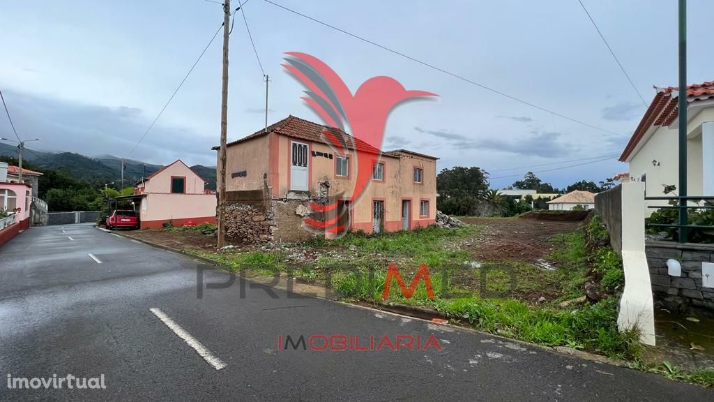 Moradia para recuperar com terreno na Calheta - Ilha da Madeira