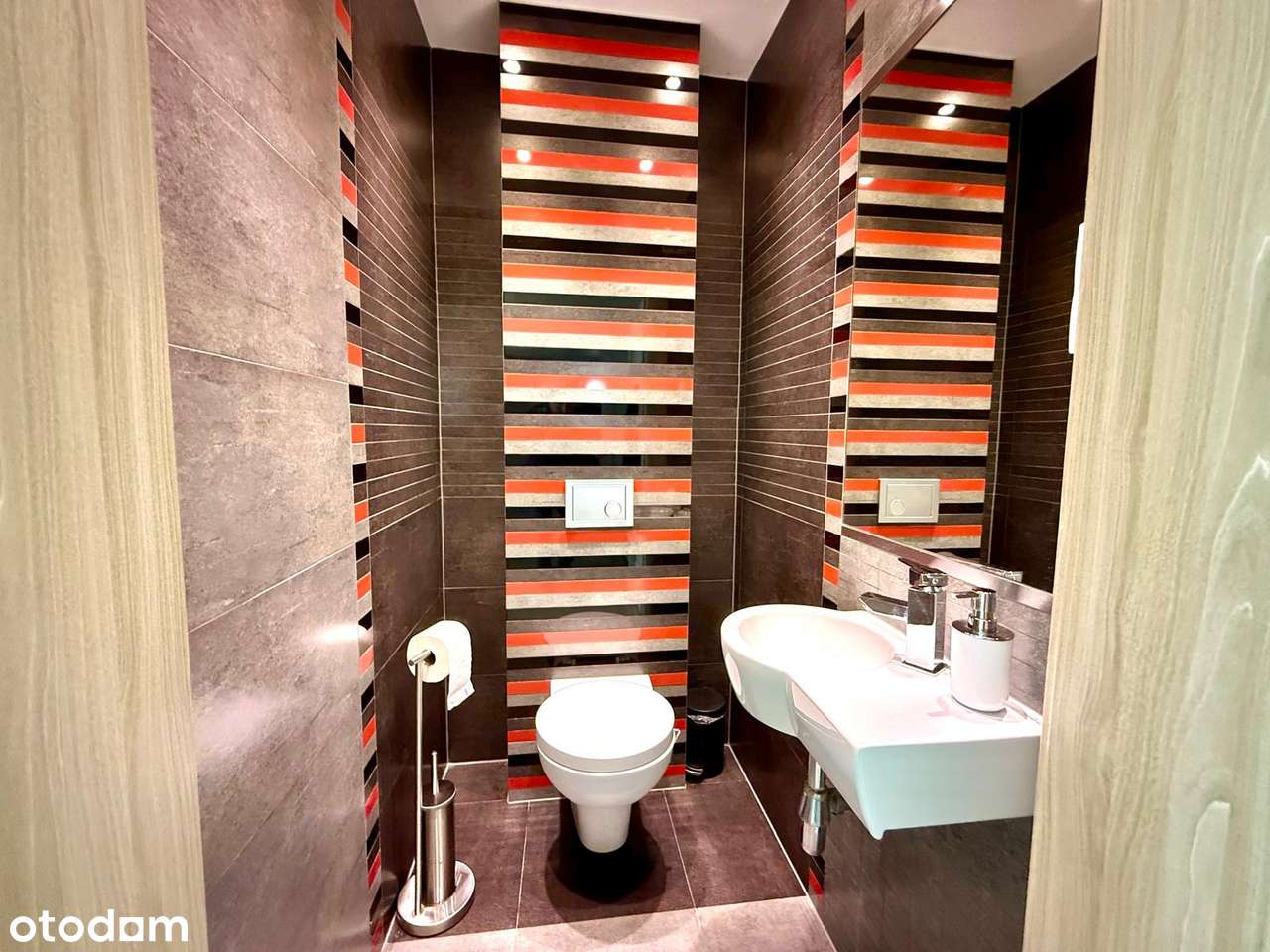 Duży dom do zamieszkania w Komarnie. Polecam-17