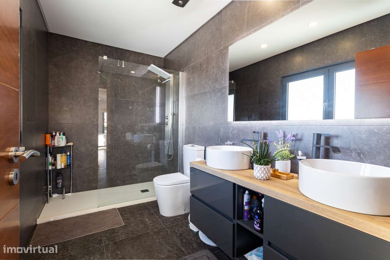 Oportunidade única: Moradia Isolada de Sonho em Famões: Conforto, Mode-26